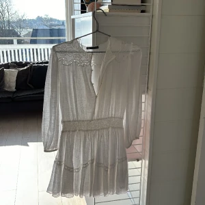 Skolavslutning klänning - Från zara endast använd en gång! Super fin till sommaren 🥰
