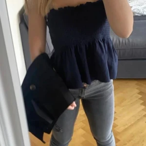 Topp - Blå söt sommar topp utan Axel band i storlek S 💕