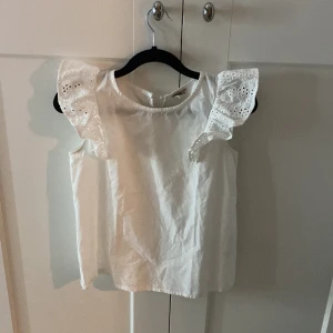 Vit topp - Supergullig vit topp som aldrig kommer till användning längre💘