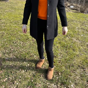 Vårkappa vila - Köptes från Vila och är i storlek M men är mer som S. Köptes för 600 kr och säljer för 100 kr🤗