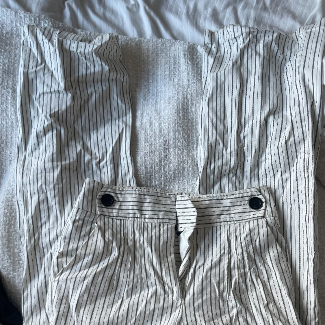 Vitrandiga kostymbyxor - 91