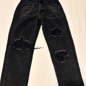Svarta jeans - Storlek 34 100kr + frakt