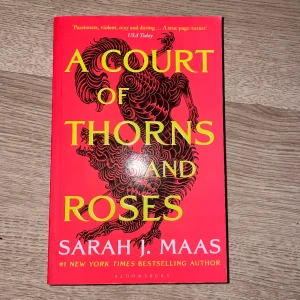 A court of thorns and roses  - Säljer den här boken ur den populära serien ACOTAR. Nyskick, skulle vilja läsa men har inte plats! Skriv vid intresse!