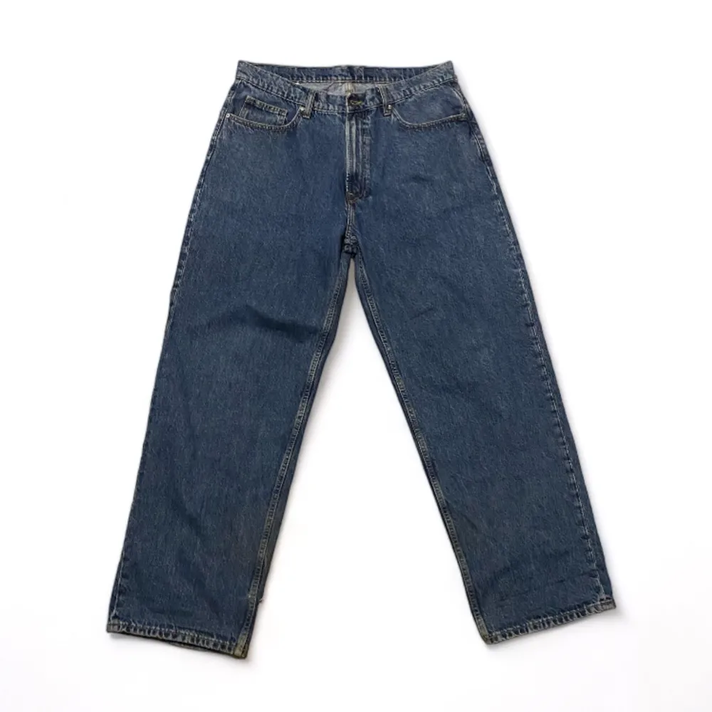 Ett par skate baggy large vailent jeans, ganska stora, hål på hälarna men kan vara snyggt om man stylar rätt, ny pris 699kr.. Jeans & Byxor.
