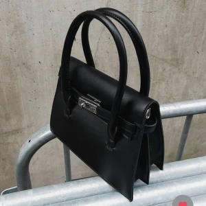 Väska - Väska från nakd i jättebra skick, knappt använd. Nypris 499kr