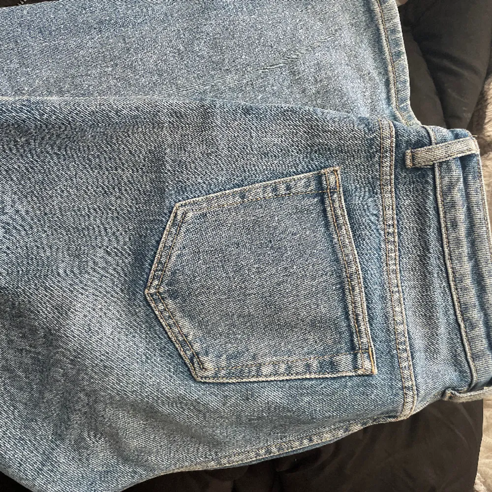 raka jeans från madlady. använd ett fåtal gånger men inga slitage. nypris 799:-  . Jeans & Byxor.