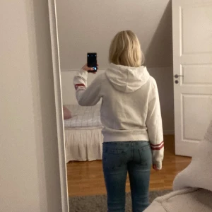 Mysig hoodie💕💕 - Jätteskön hoodie från hm!! Bra skick men är för liten och kommer ej till användning längre..💕💕