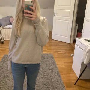Stickad tröja!!!💕 - Jättesöt stickadtröja!! Används inte längre och säljer därav!! Bra skick! Öppen för prisförslag vid snabb affär💕