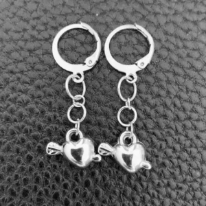 Örhängen  - Jättefina egen gjorda örhängen örhängen. Köp en för 99kr eller ett par för 149kr. Modell 017