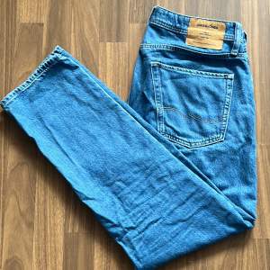 Säljer Jack&jones jeans i storlek 32/32