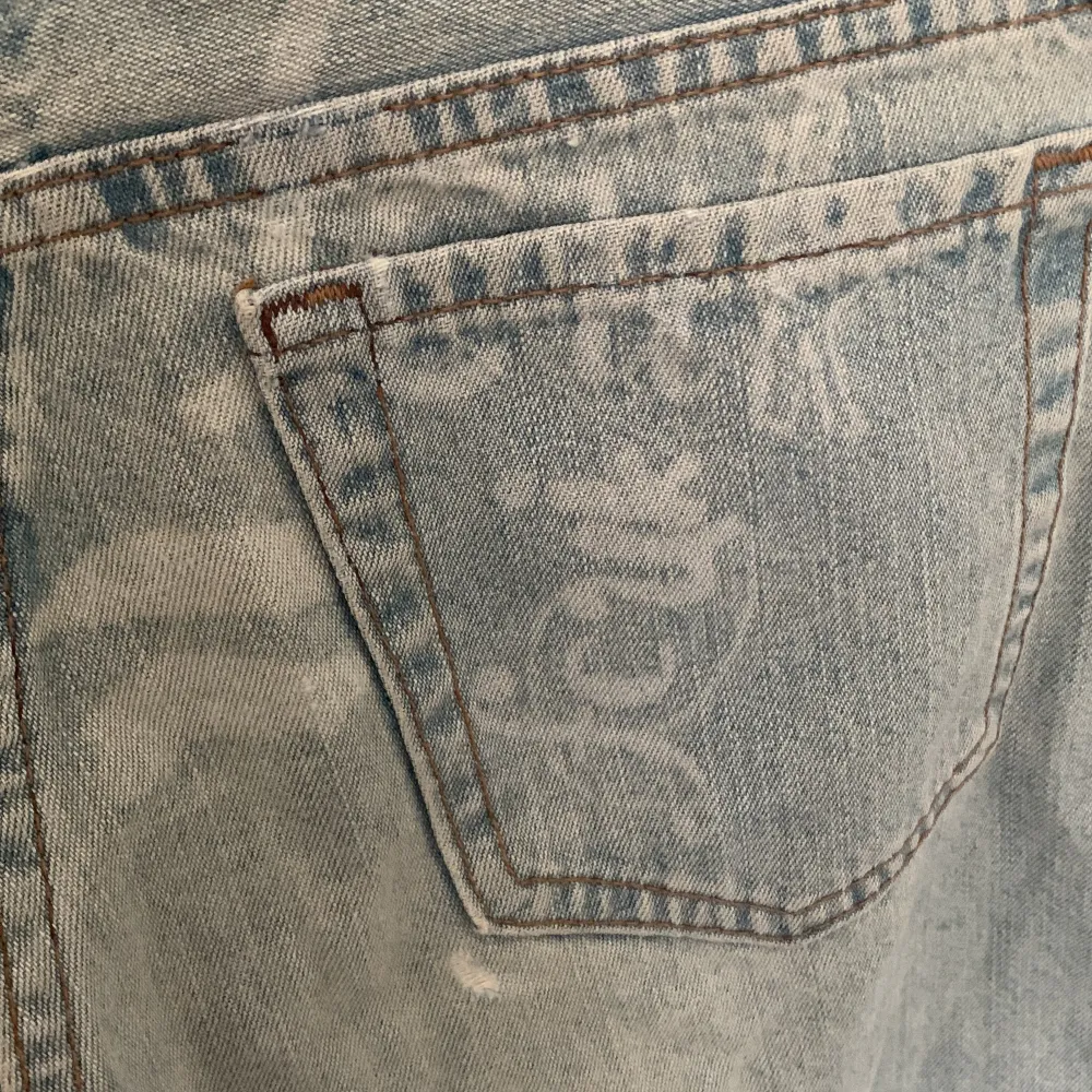Super snygga jeans från fcuk med detaljer!💕. Jeans & Byxor.