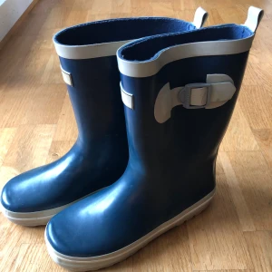 Gummistövlar - Gummistövlar. Sparsamt använda. 