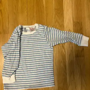 Very good condition from H&M. 