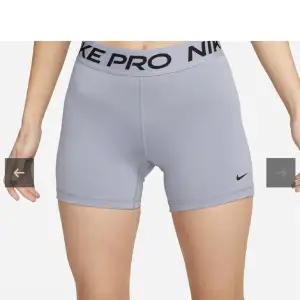 Lila Nike PRO storlek M, använda en gång. Pris kan diskuteras. Bra skick💕