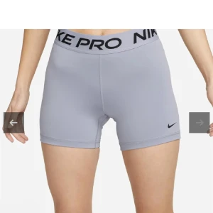 Nike PRO shorts  - Lila Nike PRO storlek M, använda en gång. Pris kan diskuteras. Bra skick💕