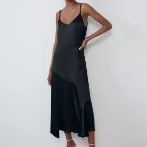 Zara vintage klänning i satin storlek small!