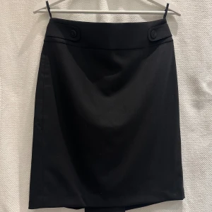 Snygg kjol från Stockh LM - Fin kjol från STOCKH LM.  Svart.   Strl: 32
