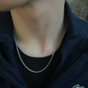 Halsband Cordell  - Jag säljer ett fint cordell halsband, aldrig andvänd! Köp!!