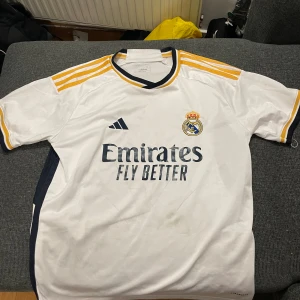 Real madrid 23/24 - real madrid tröja oanvänd 23/24