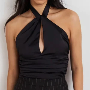 Linne - Linne från Gina tricot, nyskick. Spänne bak i nacken och knyte i ryggen. 