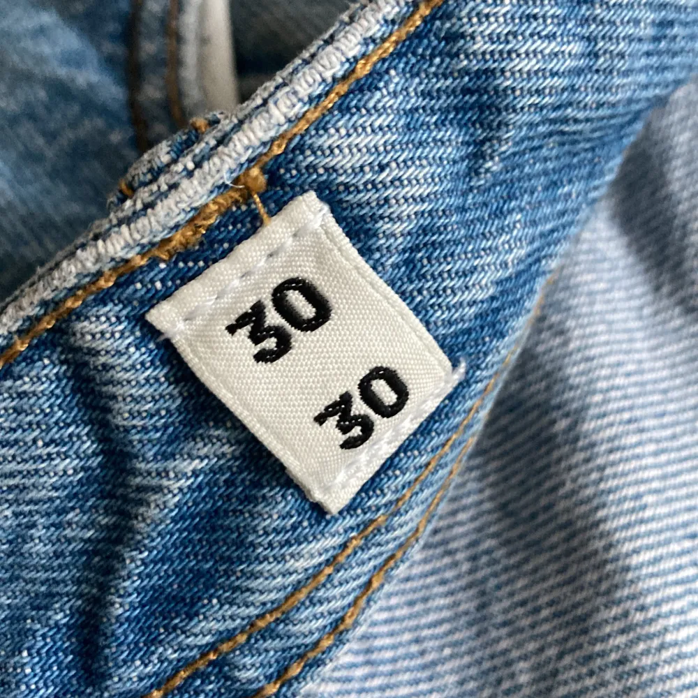 Ljusblåa Jack and Jones jeans i storlek 30/30 (Chris/Relaxed)  Skick 8/10 . Jeans & Byxor.