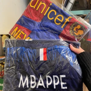 T-shirt  - Vi har 2 olika modeller, finns olika storlekar på dem, för mer nära bilder kontakta gärna privat:)