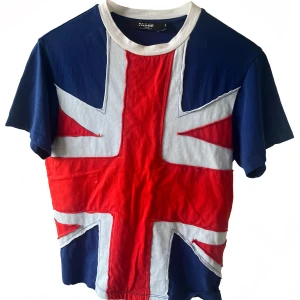 Jaded London tröja  - En snygg tröja från Jaded London som inte används länge. Den har en liten fläck vid kragen men är inte märkbart 