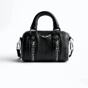 zadig väska - Hej köpte denna väska i sommras men använde den endast 2-3 gånger då ja bytte stil. Den är alltså helt i nyskick och kan sälja den billigt då jag bara vill bli av med den. Köpt för 3200. Kan tänka mig att gå ner i pris