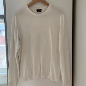 Massimo dutti tröja - Säljer nu min riktigt feta massimo dutti tröja då den är för liten för mig. Den har inga defekter och är i väldigt bra skick, vid frågor är det bara att skriva!🙌🏻