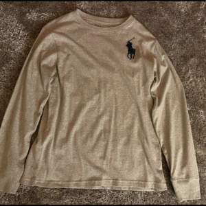 Grå Ralph Lauren sweatshirt, storlek 160/80