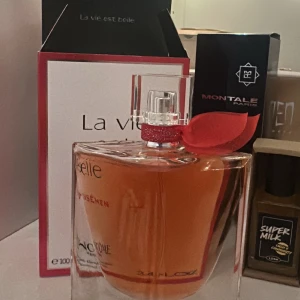 La vie Belle Intesément 100 ML - Vill gärna sälja den här då den aldrig används, har testat den 1 gång innan och inget jag gillar. Säljer den för 700kr. ❤️