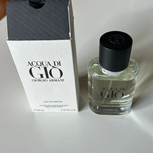 Acqua di gio EDP  - Aqcua di geo EDP  Säljs på grund av att den inte används  Cirka 38 ml kvar 