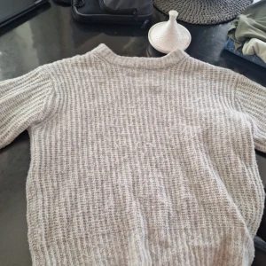 Stickad tröja ifrån lager 157 - Jag säljer denna tröja från lager 157 för den kommer inte till användning 💞