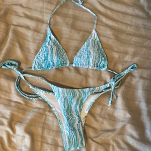 Bikini - Superfin bikini från shein, säljer då den tyvärr var för liten. Aldrig använd, topp testad men underdel inte ens testad. Köpt för 85kr.