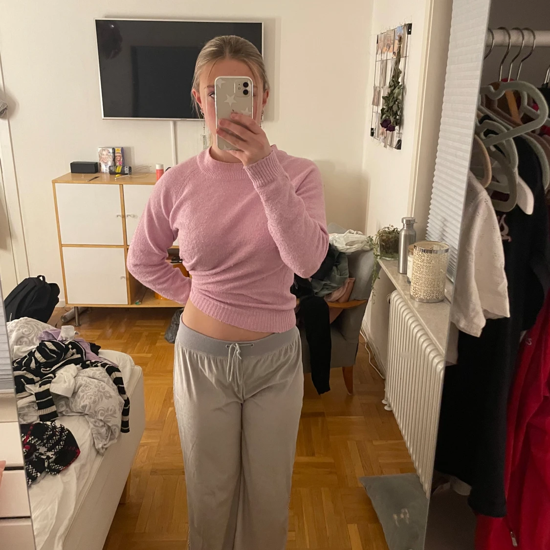 Lågmidjade gråa mjukisbyxor 