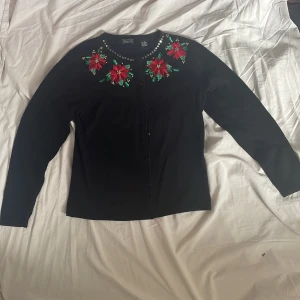 Kofta  - Jul  Storlek S  Svart  Brodyr 