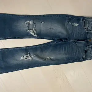 Fina bootcut jeans från H&M i strl 27 som motsvarar storlek S