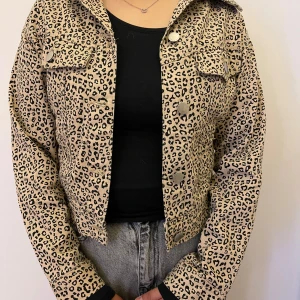 Kofta - En kofta helt ny har använt den 3 gånger 