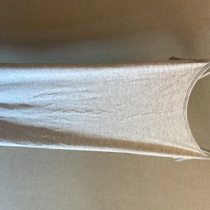 Ny- och trendig klänning - En super fin oanvänd maxiklänning😍!! Prislapparna togs bort av misstag.