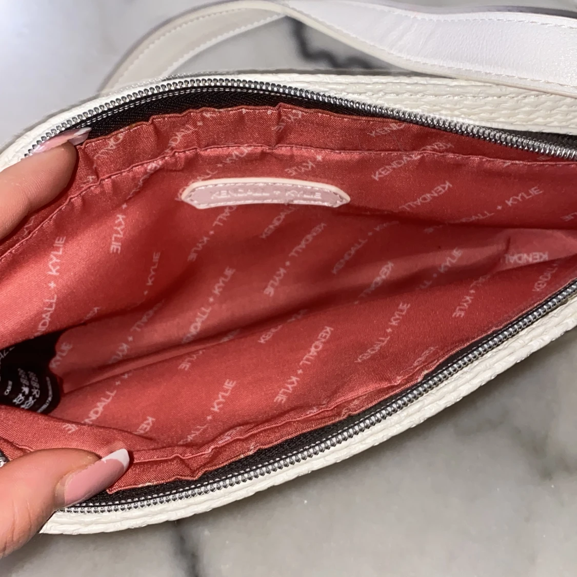 En vit väska💘 - 90