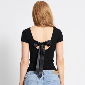 T-shirt - Lånad bild! Jag köpte den här tröjan på lager 157, aldrig använt så den är i väldigt bra skick!🩷