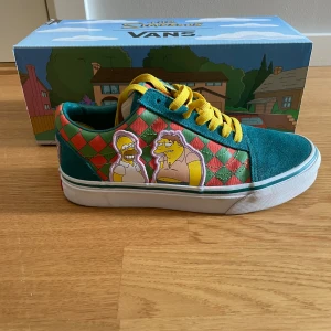 Vans skor  - Eur 37, använda 1-3 gånger, nypris runt 1400-1600kr, skicka om frågor 🤙