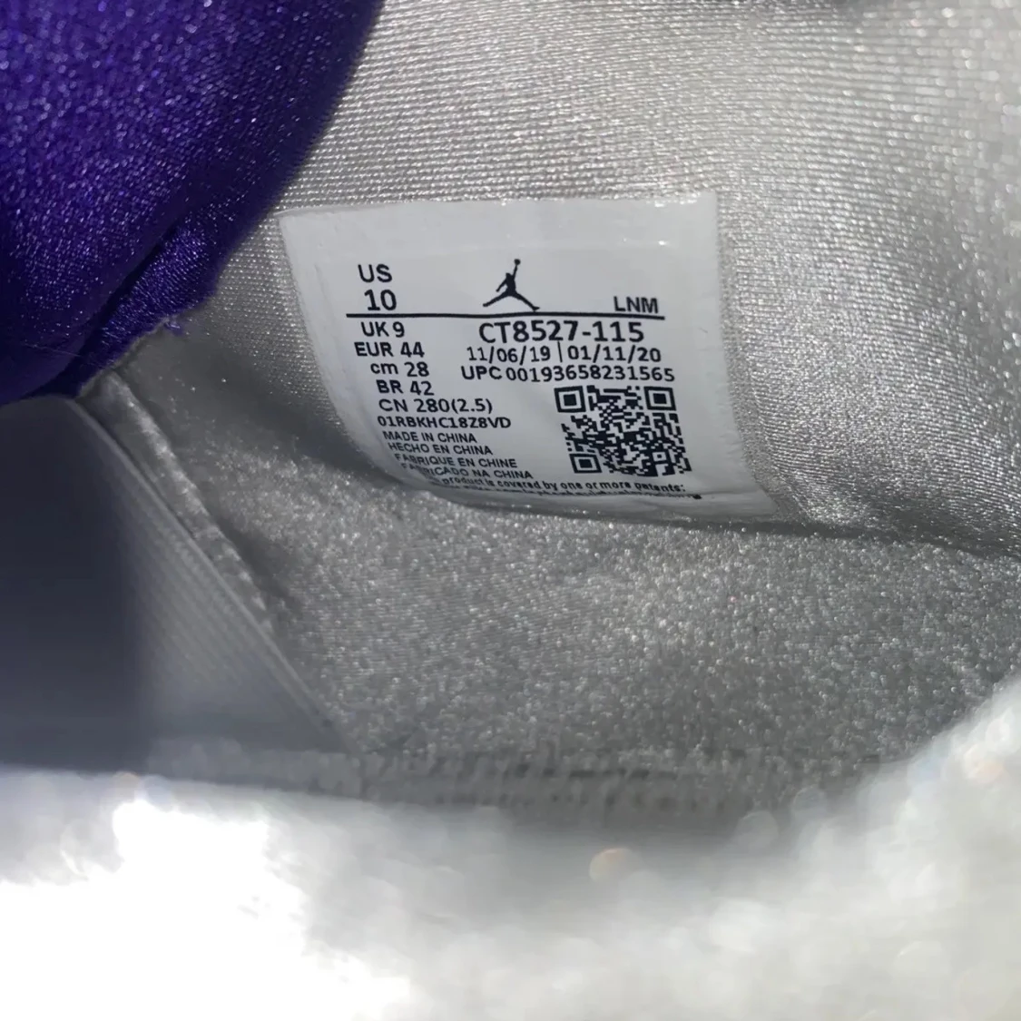 2 Jordan 4s Metallic - 92