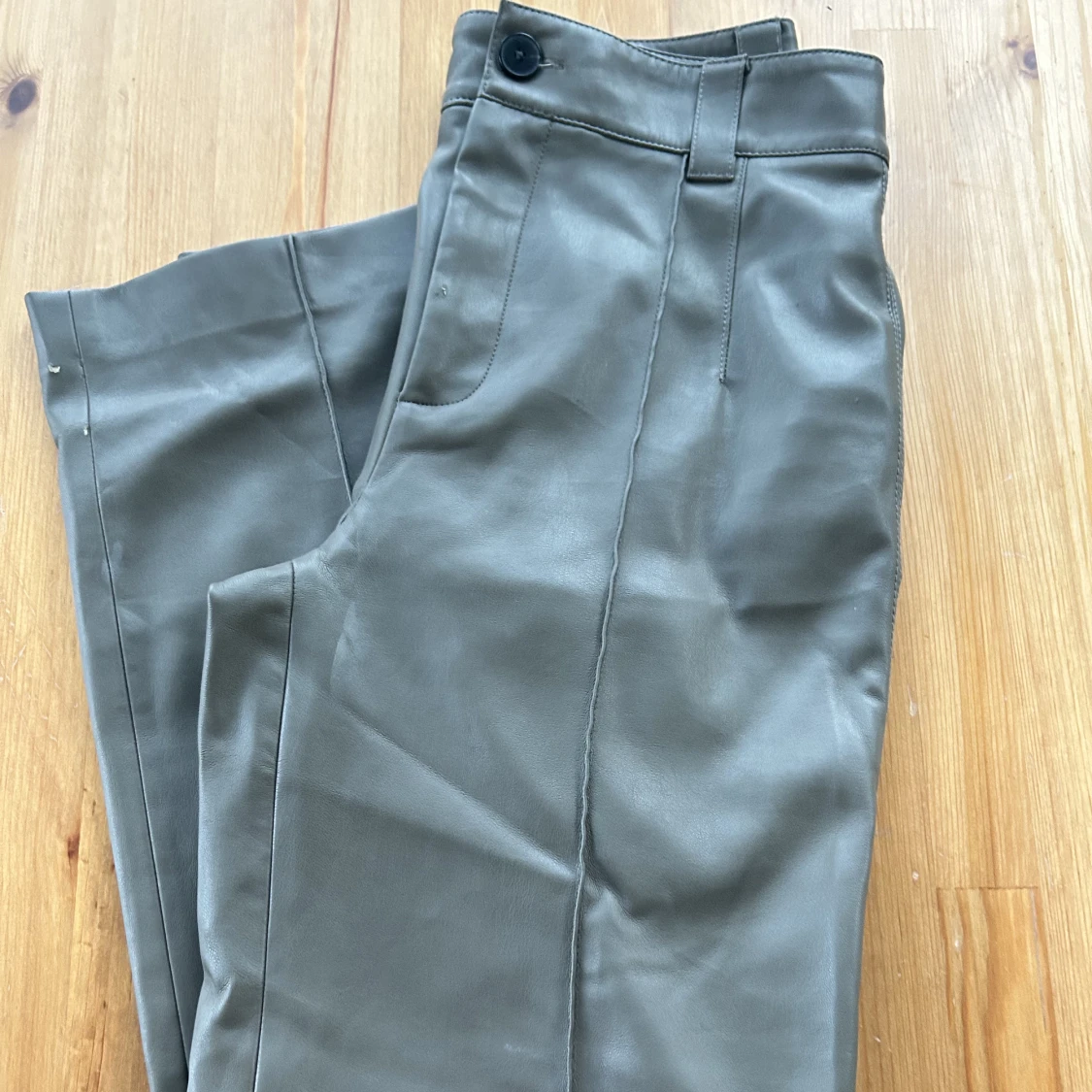 Zara gröna skinnbyxor