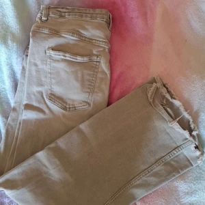 Jeans  - Använd en del men fortfarande i fint skick 