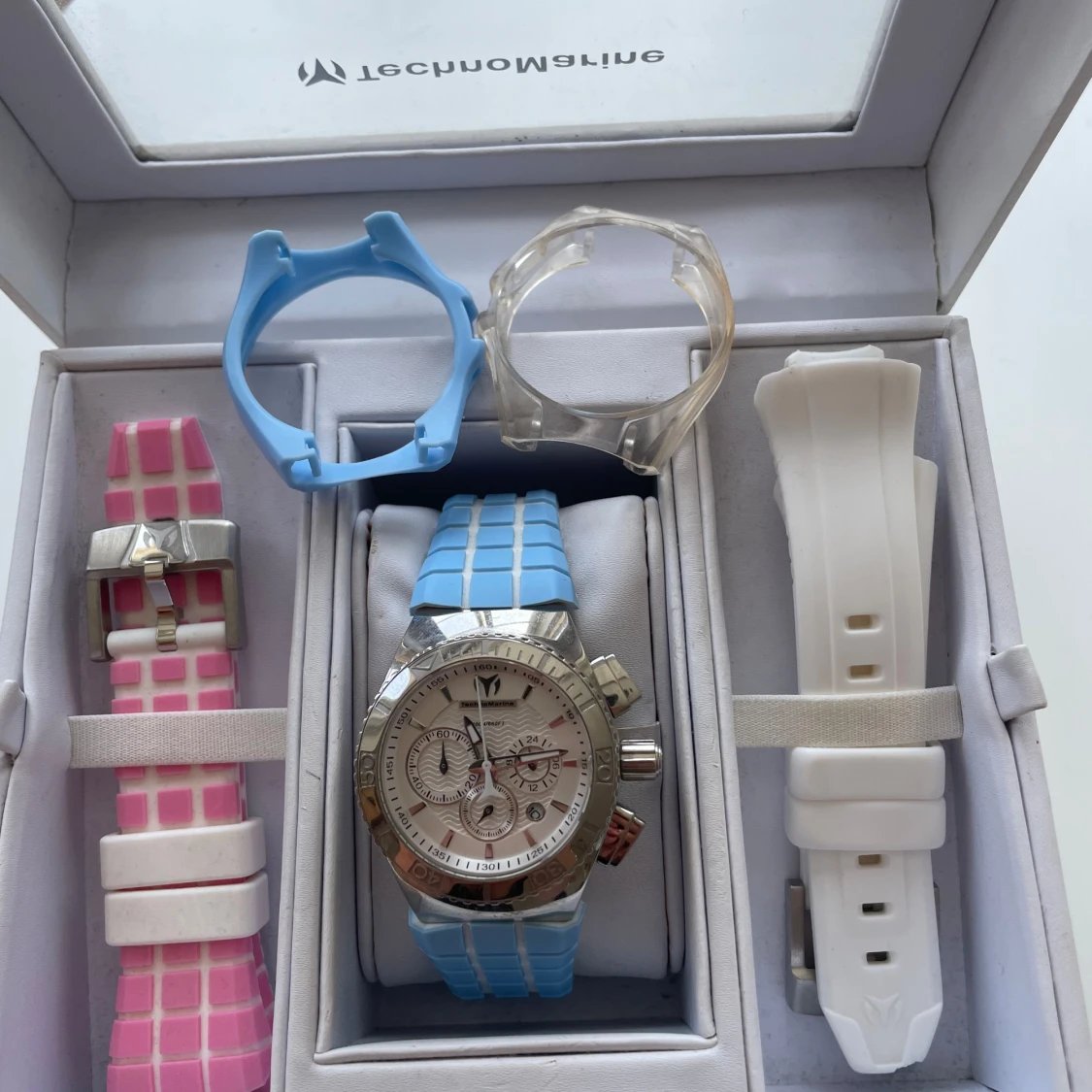 Technomarine klocka med 3 olika band - 90