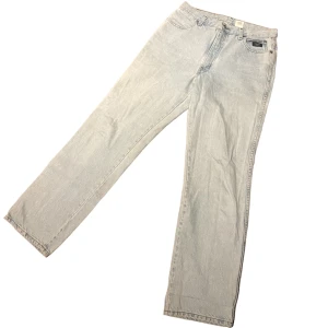 Harley Davidsson jeans - Harley Davidsson jeans. Ungefär 32-34 waist och typ 30-34 längd eller nått sånt. Skriv om ni har frågor 🫶🏼