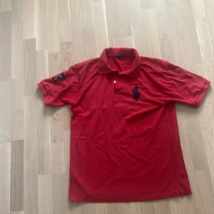 Röd polo pike - Riktigt fet cheif keef type polo pike . Skriv vid frågor! 