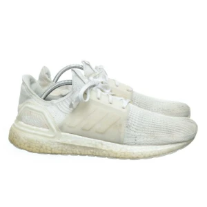 Adidas ultra boost  - Säljer ett par Adidas ultra boost, varan har använt flitigt och defekter förekommer.