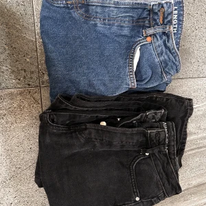 Bik bok jeans - Jättefina jeans från bik bok regular wide waist 25 length 32. De blev tyvärr för långa för mig, kan skicka fler bilder vid önskemål. Ett par 250 kr både 480 kr eller bud💕ny pris 700 kr st. Är i nyskick endast provade ca 4 gånger vid frågor hör av er🤍